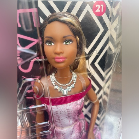 Barbie Fashionistas #21 Pretty in Python Petite Doll - Picture 9 of 9